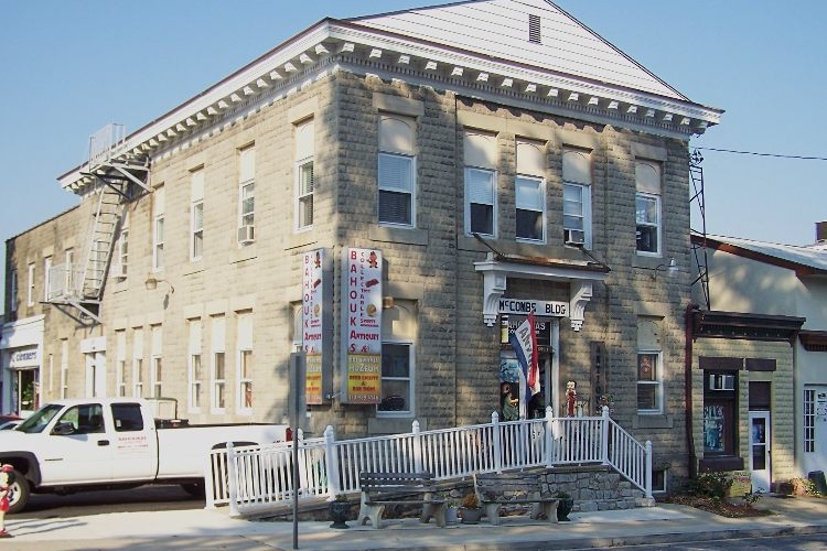 Bahoukas Antiques and Collectables moves to 467 Franklin St in 2000