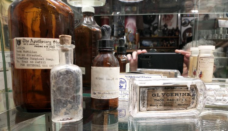 Pharmacy/Drug Store collectibles - Apothecary Shoppe, The Medicine Shoppe, Thomas Sadler, Havre de Grace, MD