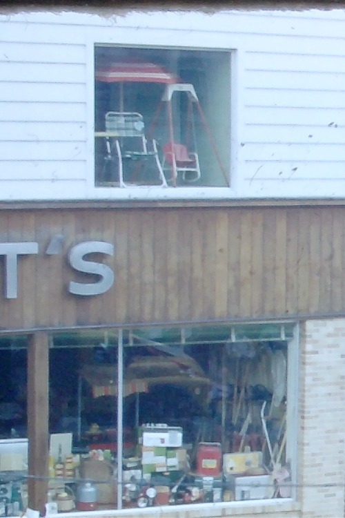 photo of the upstairs display window at Hecht's Hardware in Havre de Grace 1960s