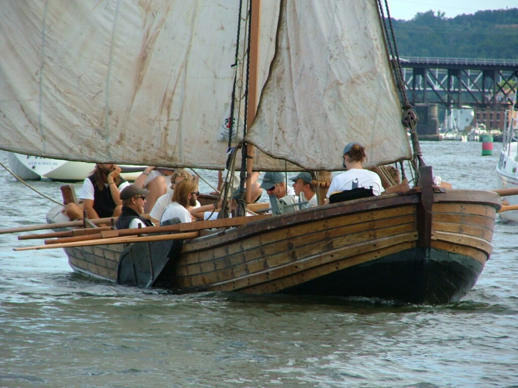 A photo of the shallop (recreation of the Capt. John Smith expedition - 2007)